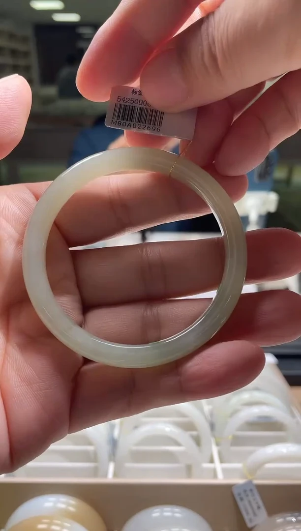 未镶嵌手镯和田玉57-58圈口 2696