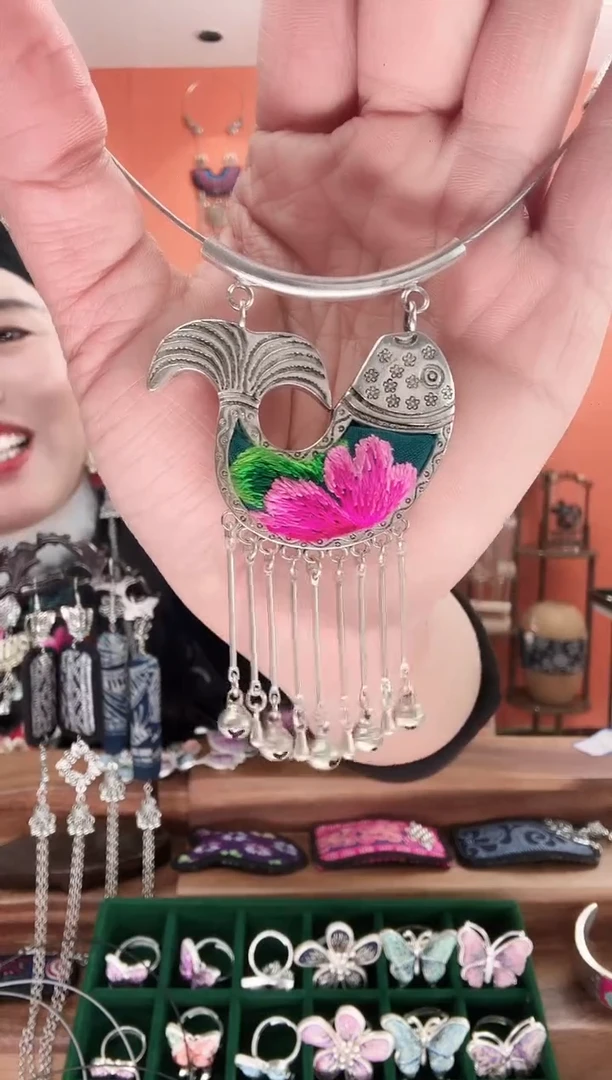 织绣手工老绣苗绣刺绣首饰002