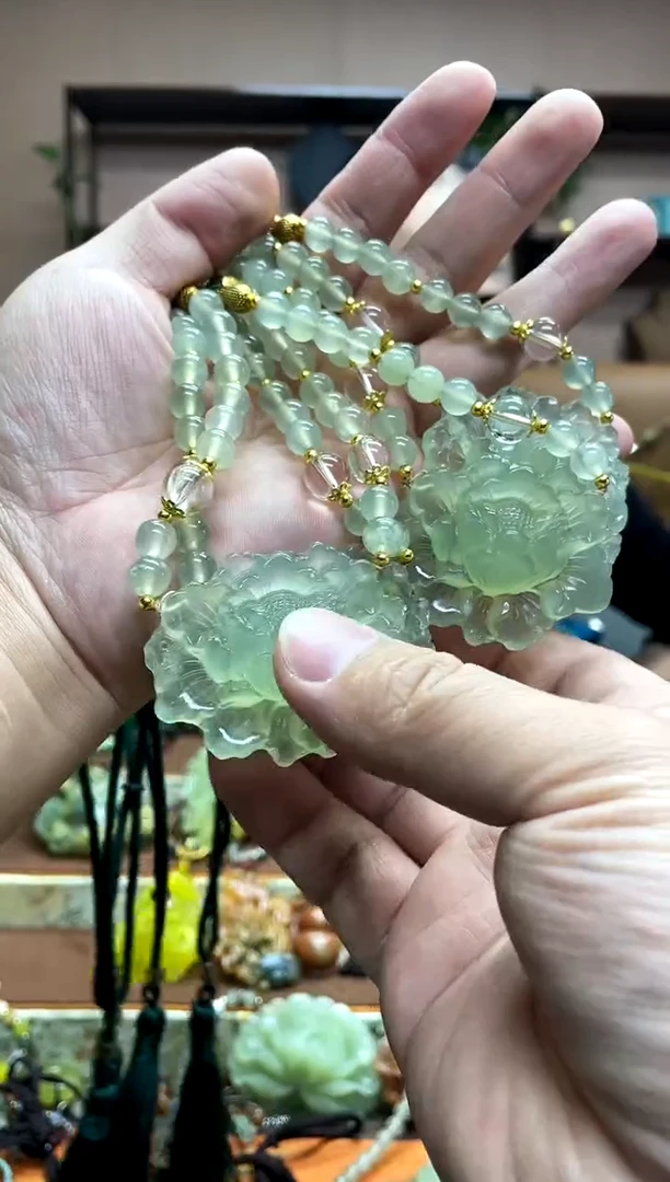 未镶嵌岫玉吊坠多样性发货发其中之一
