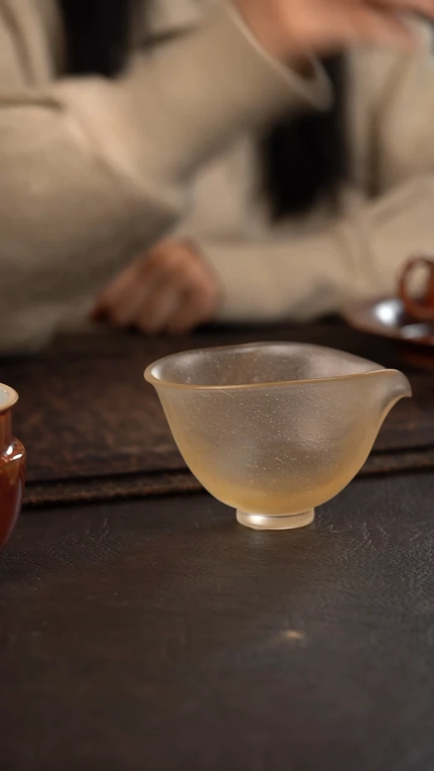 【闪购商品】杯心缘甄手绘加彩琉璃公道杯黄色