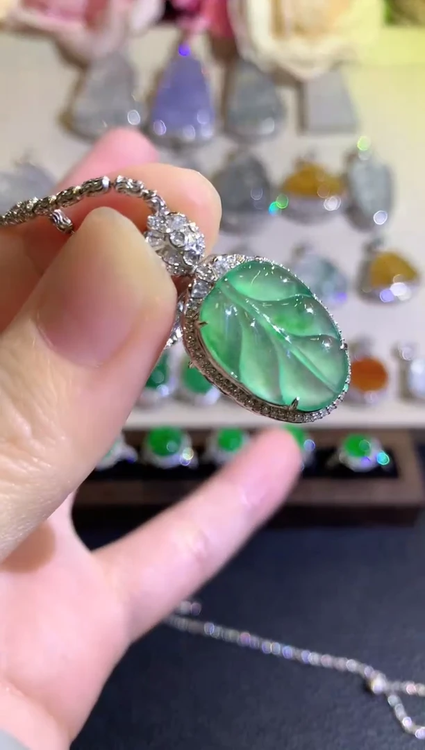 吊坠(不含链)18K金镶嵌翡翠冬日珠宝Q76