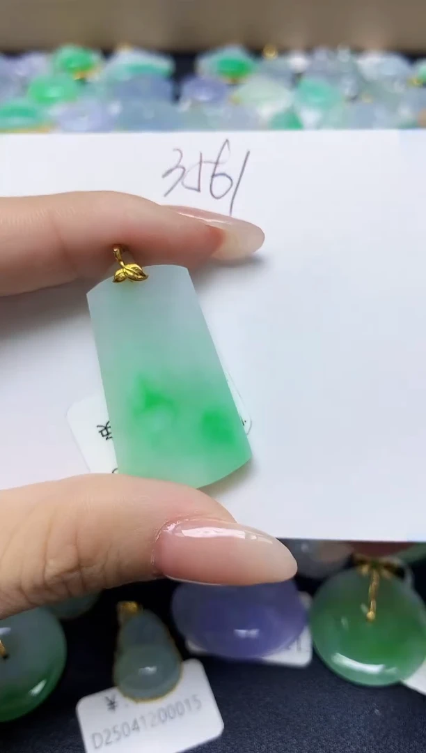 翡翠18K金镶嵌颈饰 天然缅甸翡翠A货
