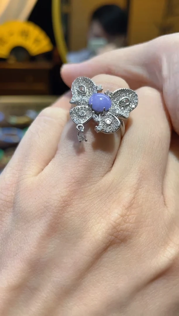 颈饰未镶嵌翡翠戒指