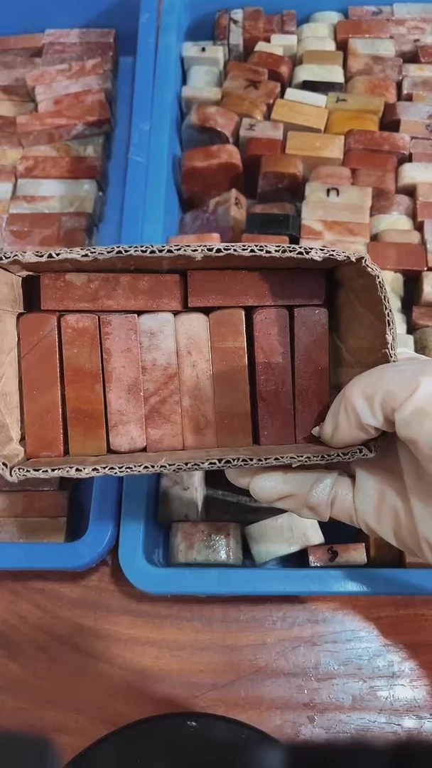 老挝石坚****J瑕疵不规则章