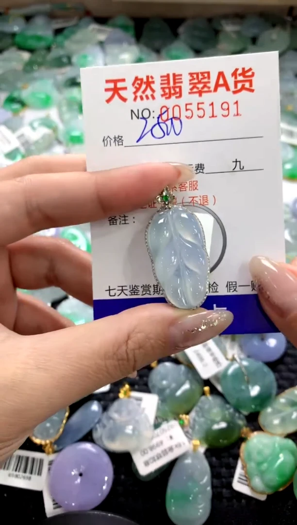 颈饰18K金镶嵌翡翠1111111111111111