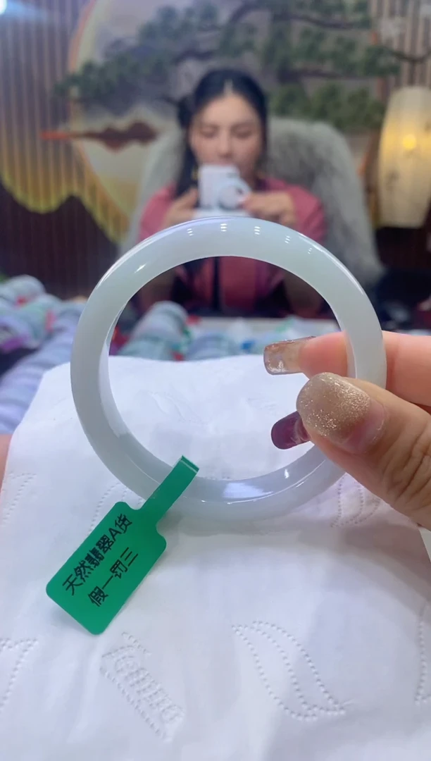 【闪购商品】翡翠手镯未镶嵌多人01867