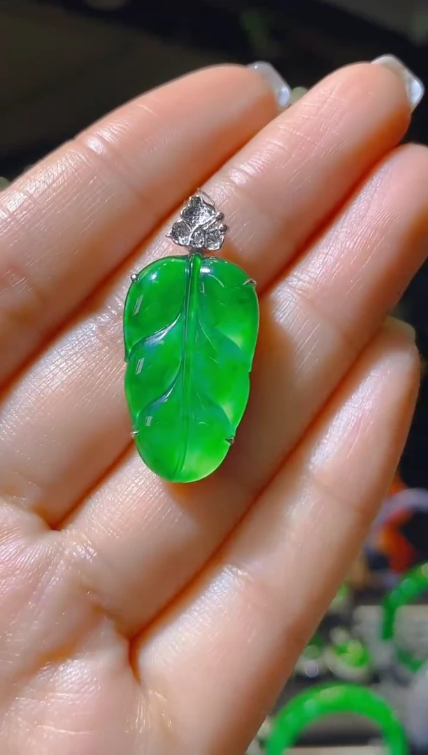 【闪购商品】翡翠吊坠(赠链)18K金镶嵌100