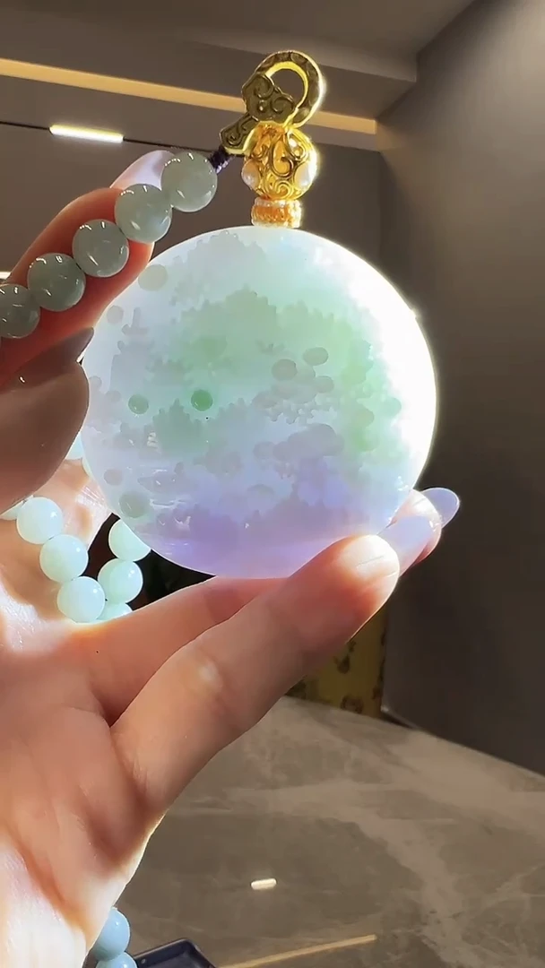 翡翠未镶嵌颈饰山水