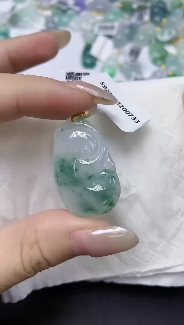 翡翠18K金镶嵌颈饰天然缅甸翡翠A货