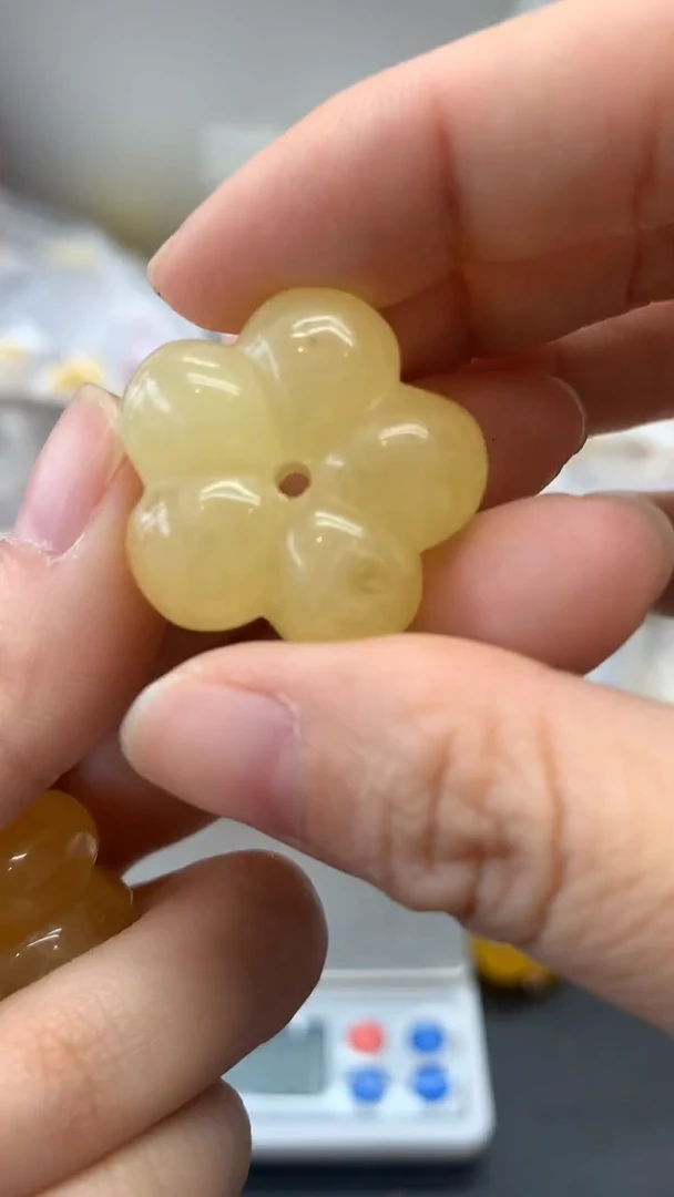 未镶嵌琥珀珠宝奇石238
