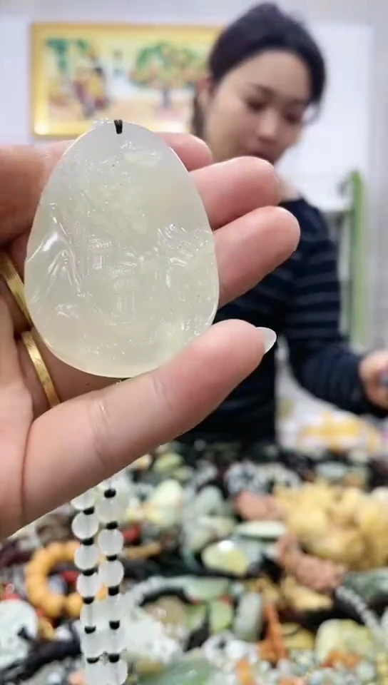 未镶嵌蛇纹石玉吊坠