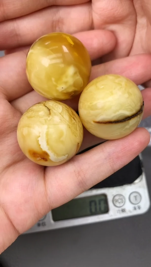 未镶嵌琥珀珠宝奇石130多样性发其一