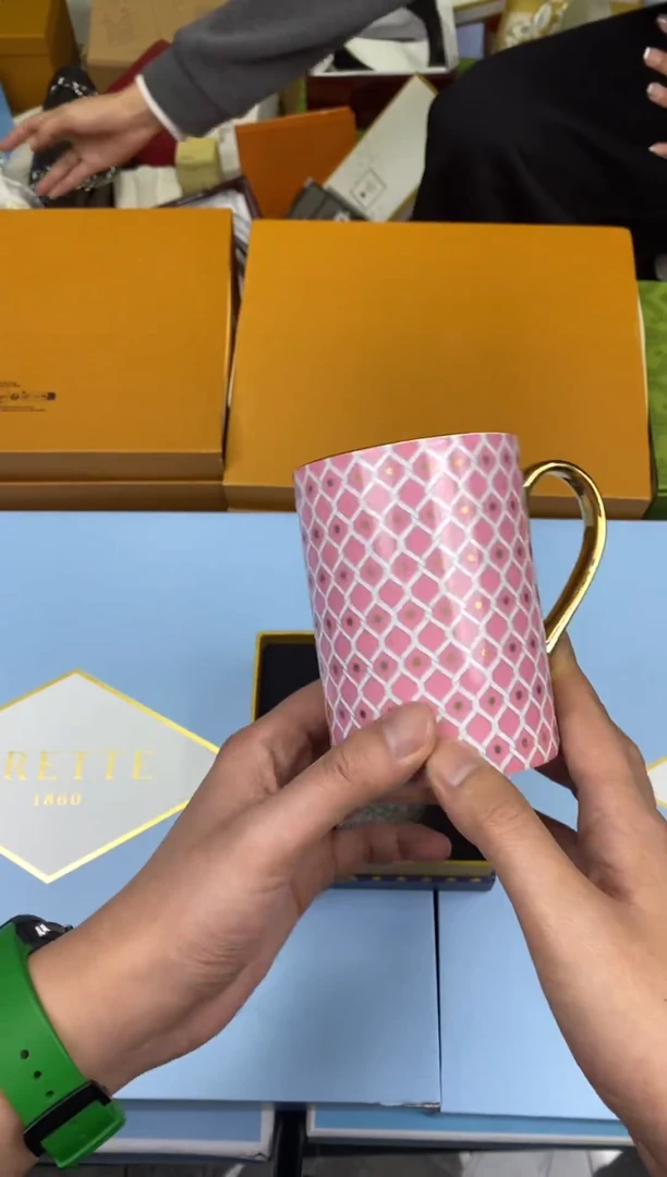 瓷片手工商品，没有品牌