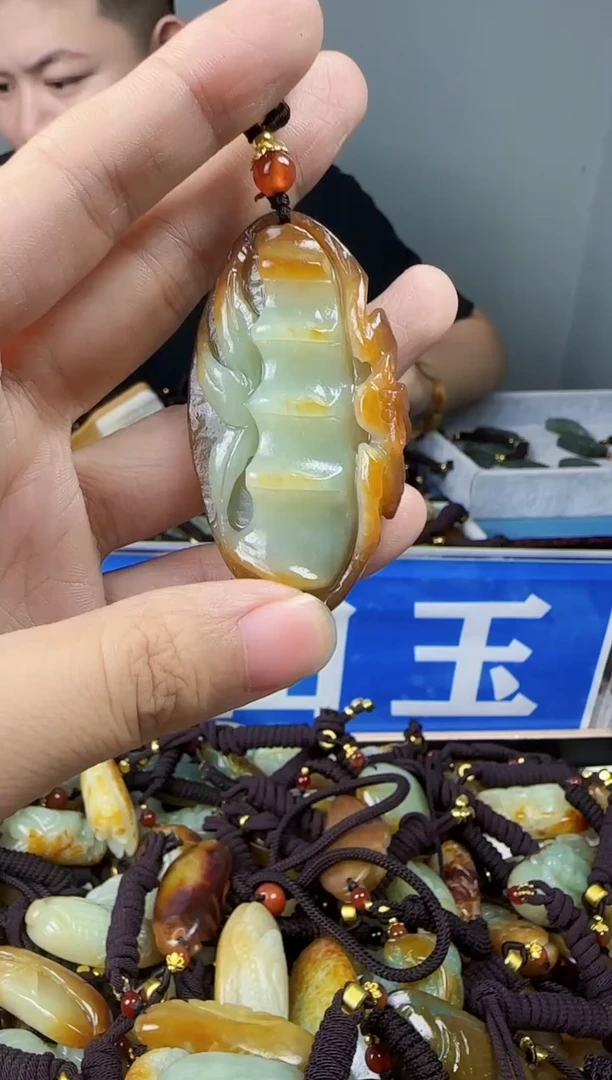 和田玉未镶嵌颈饰1