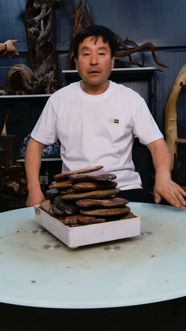 随机发货一筐溪流石9.5