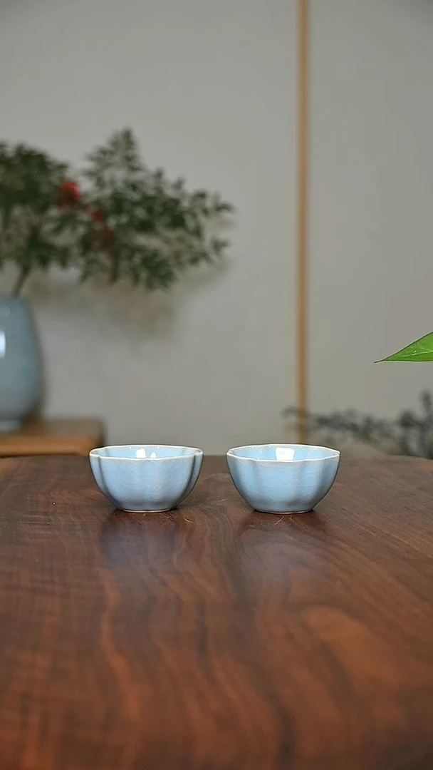 六合泰平杯2只 天青 微瑕 朱家汝窑款