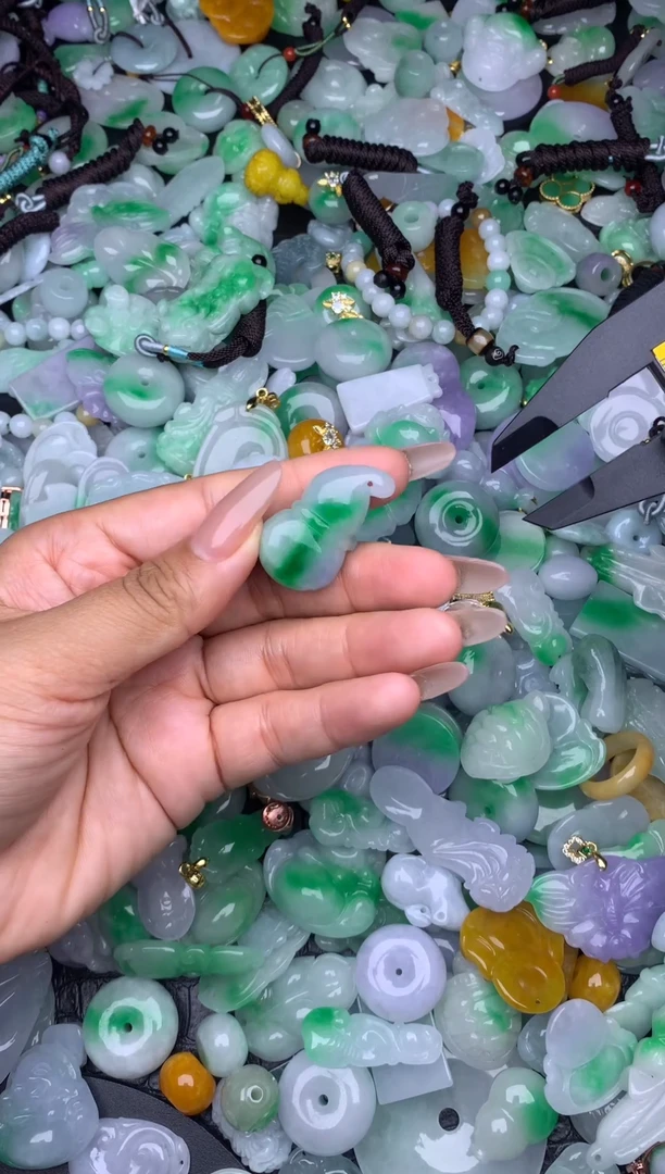 翡翠未镶嵌颈饰天然缅甸翡翠吊坠