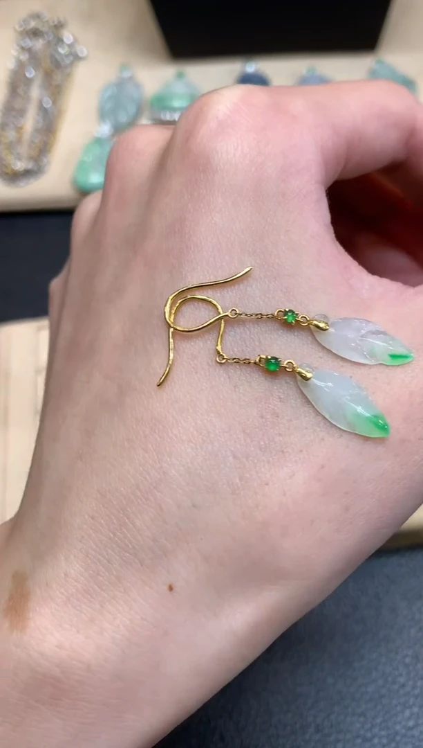 【闪购商品】翡翠耳饰18K金镶嵌叶子【无服务费】