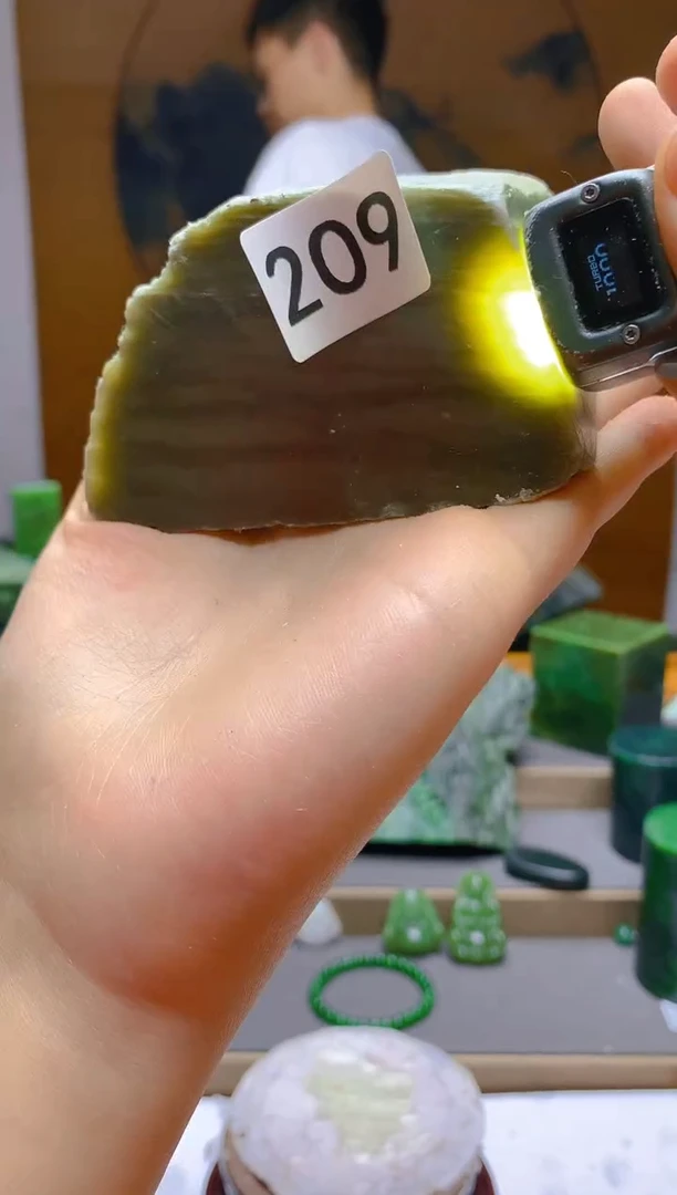 和田玉（碧玉）未镶嵌珠宝半成品1