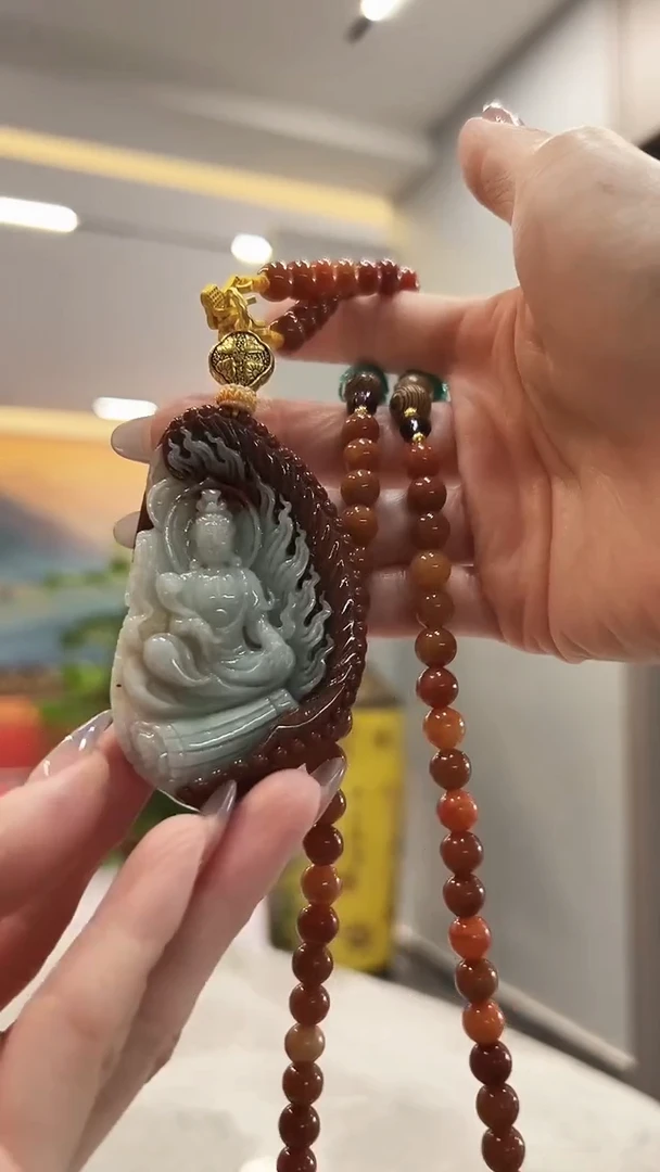 翡翠未镶嵌颈饰观音