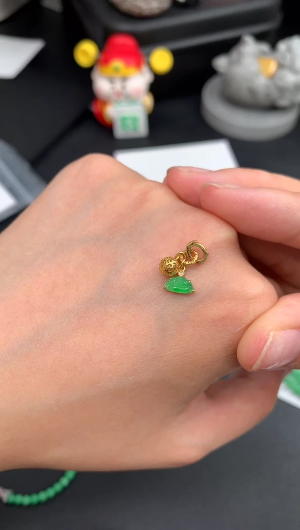 18K金镶嵌摆件翡翠不退不换 无鉴赏期