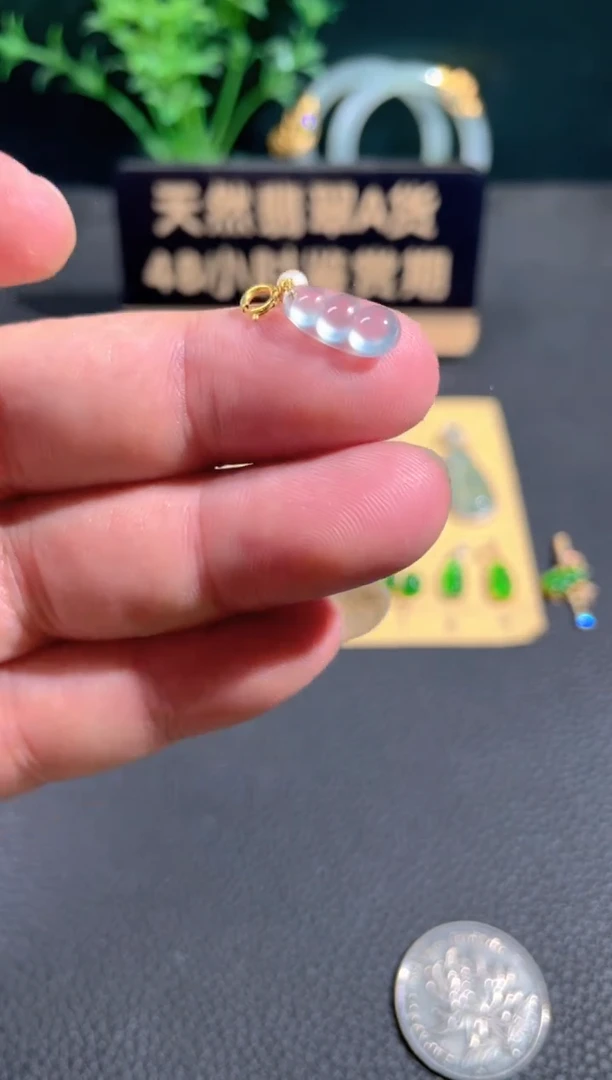 翡翠18K金镶嵌颈饰翡翠