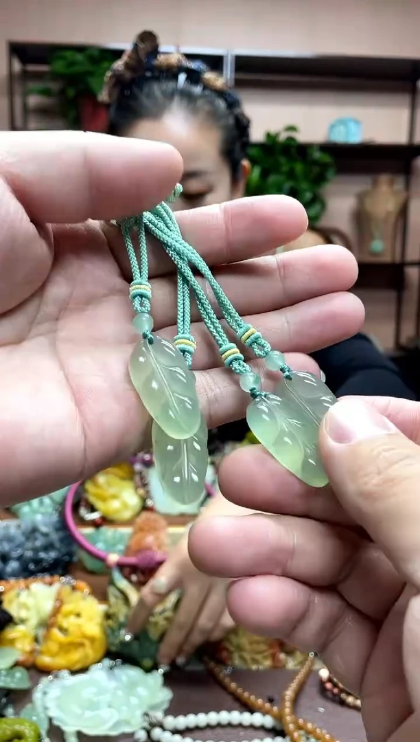 未镶嵌岫玉吊坠多样性发货发其中之一