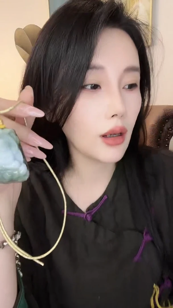 翡翠未镶嵌颈饰左****?翡翠B501