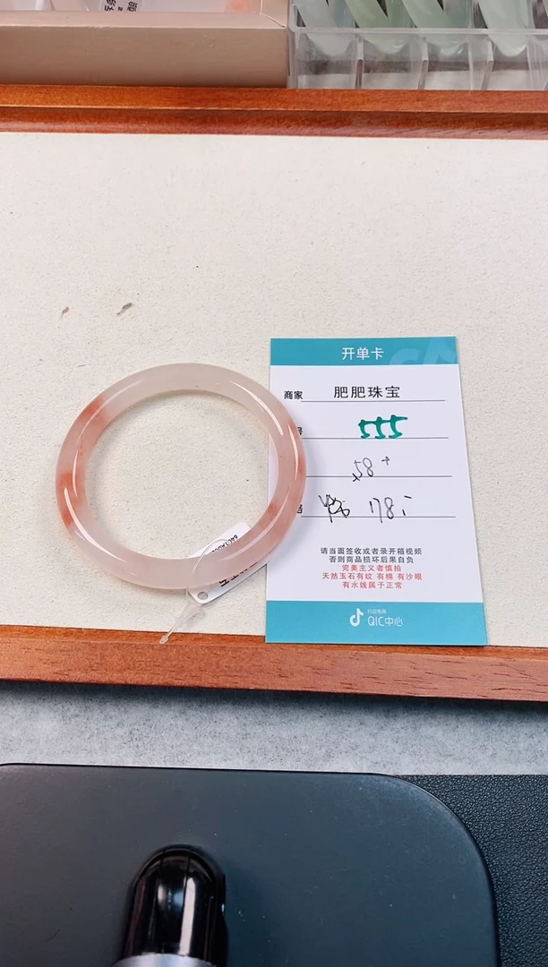 【闪购商品】石英质玉手镯未镶嵌555