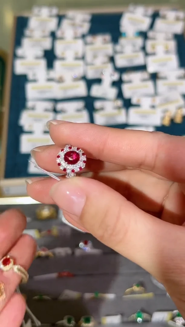 【闪购商品】红宝石戒指18K金镶嵌红宝石戒指