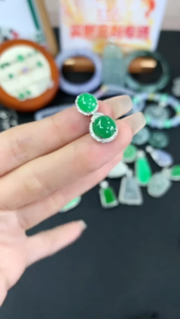 翡翠18K金镶嵌颈饰吊坠|不退不换