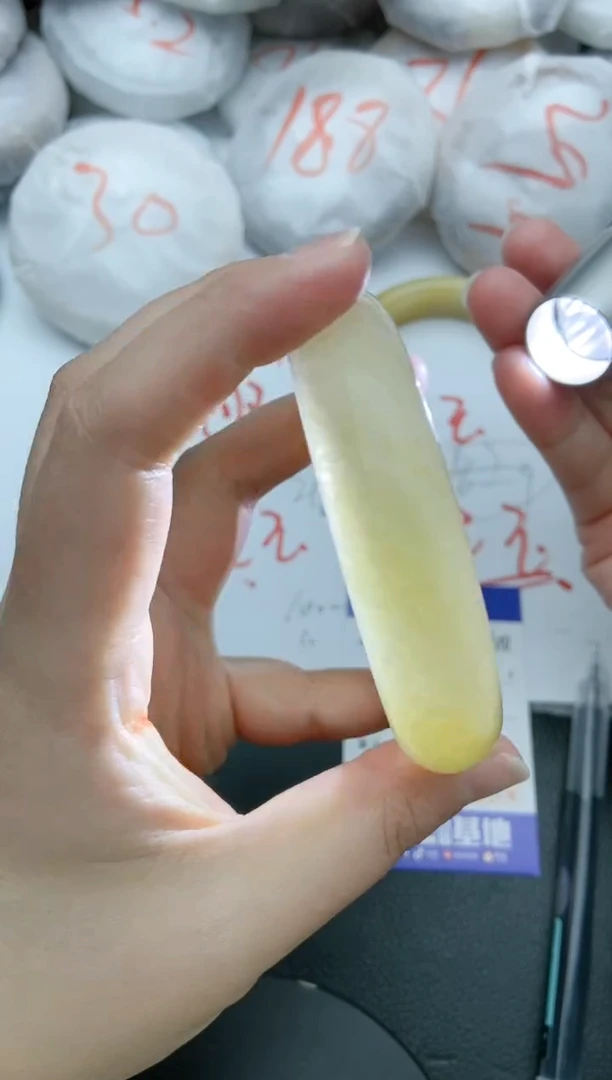 【闪购商品】石英质玉手镯未镶嵌100+57/58