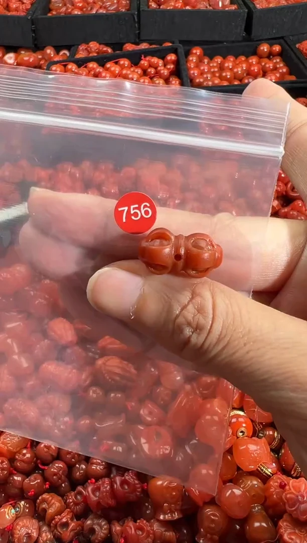 南红玛瑙未镶嵌颈饰1