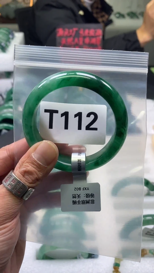 未镶嵌手镯石英质玉（非洲翠）55圈口T112