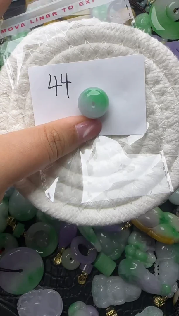 颈饰未镶嵌翡翠缅甸翡翠吊坠