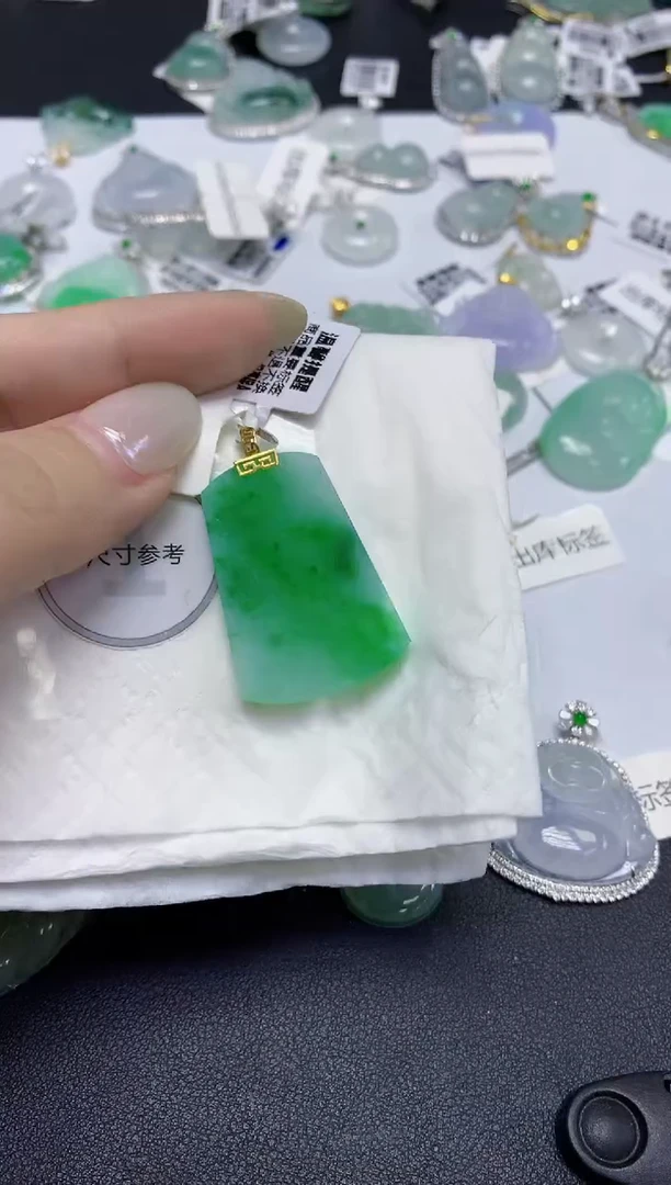 颈饰18K金镶嵌翡翠天然缅甸翡翠A货多样性发一件