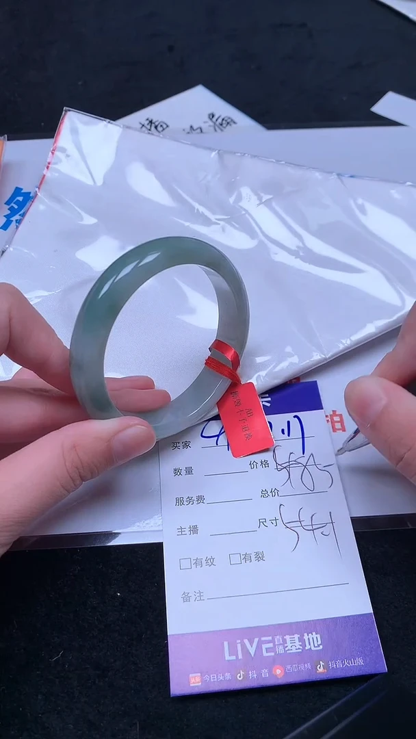 翡翠手镯未镶嵌.
