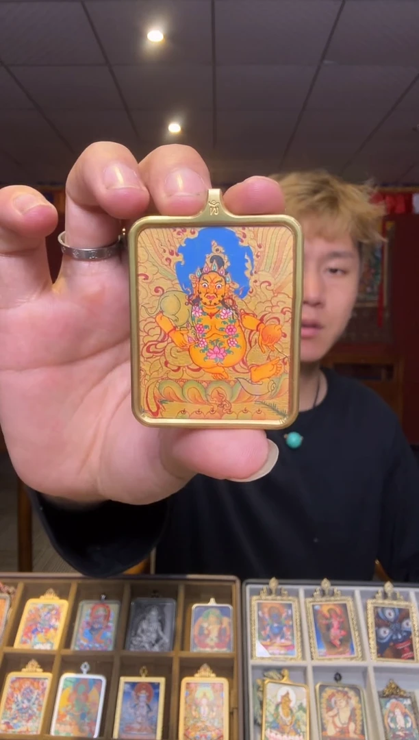吊坠金唐黄财神手绘唐卡