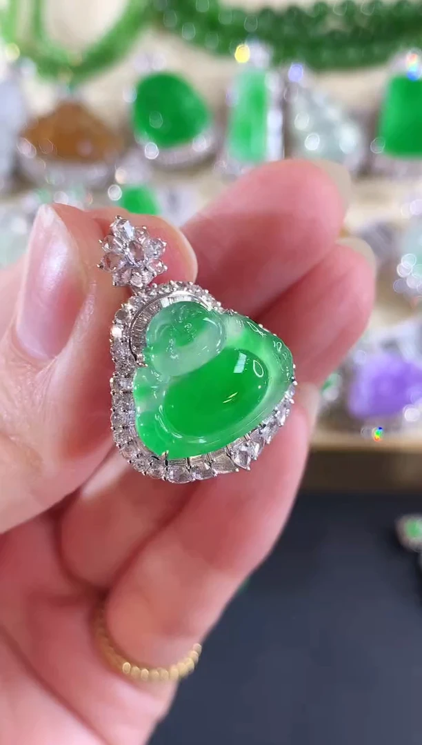 吊坠(不含链)18K金镶嵌翡翠245