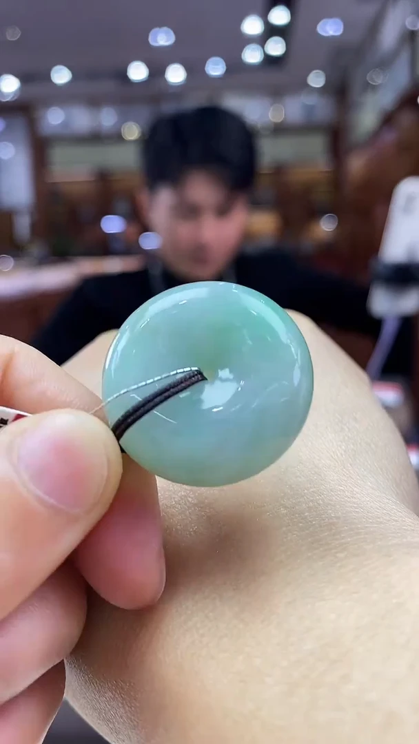 颈饰未镶嵌翡翠平安扣