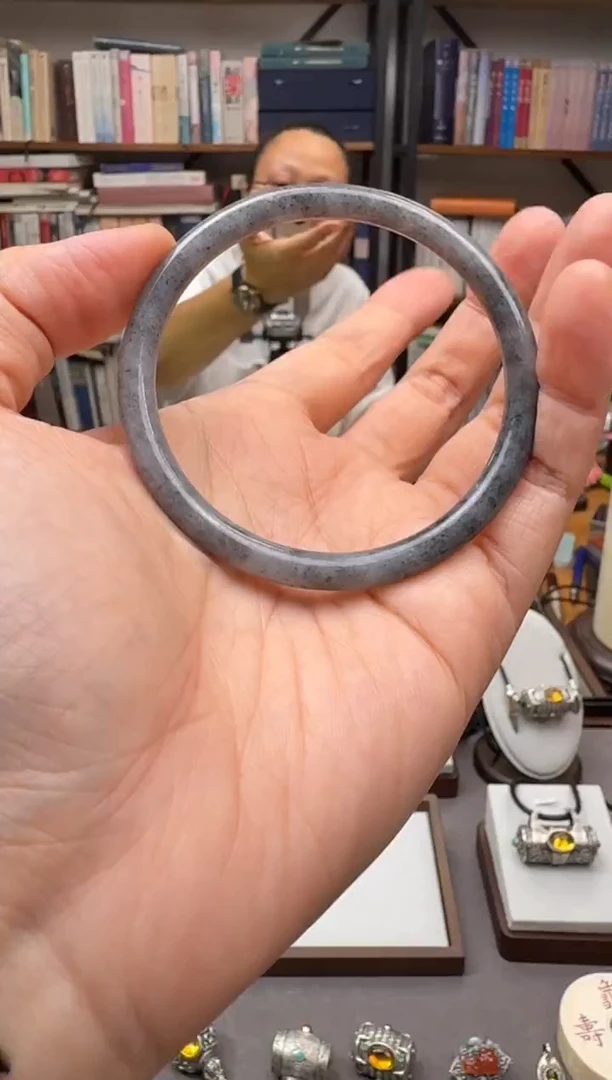 翡翠未镶嵌颈饰翡翠手镯--多样性发一