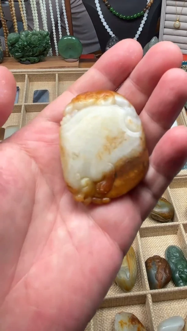 未镶嵌和田玉把件红皮双貔貅