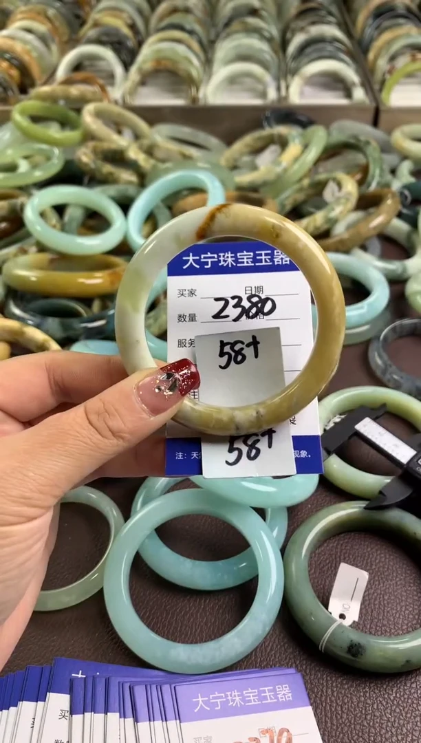 【闪购商品】蛇纹石玉手镯未镶嵌2380