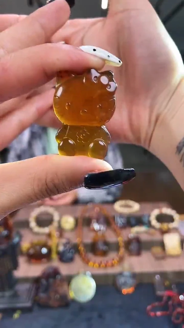 琥珀颈饰未镶嵌缅甸琥珀雕刻件