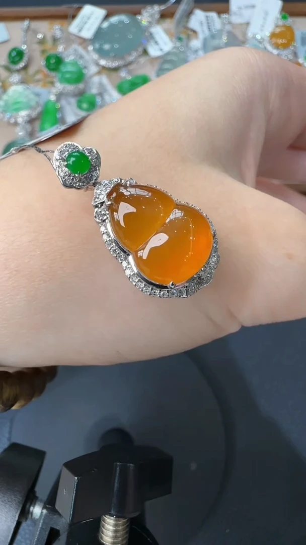 【闪购商品】翡翠吊坠(不含链)18K金镶嵌25