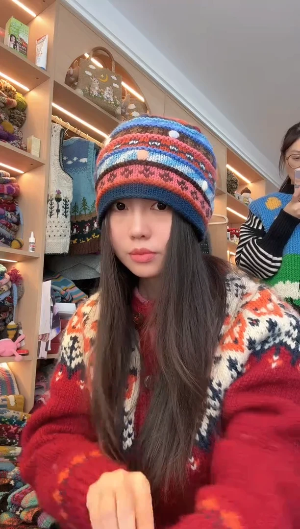 羊毛蓝色秀珠帽