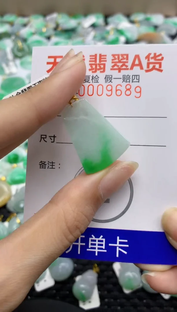 翡翠18K金镶嵌颈饰111111111111