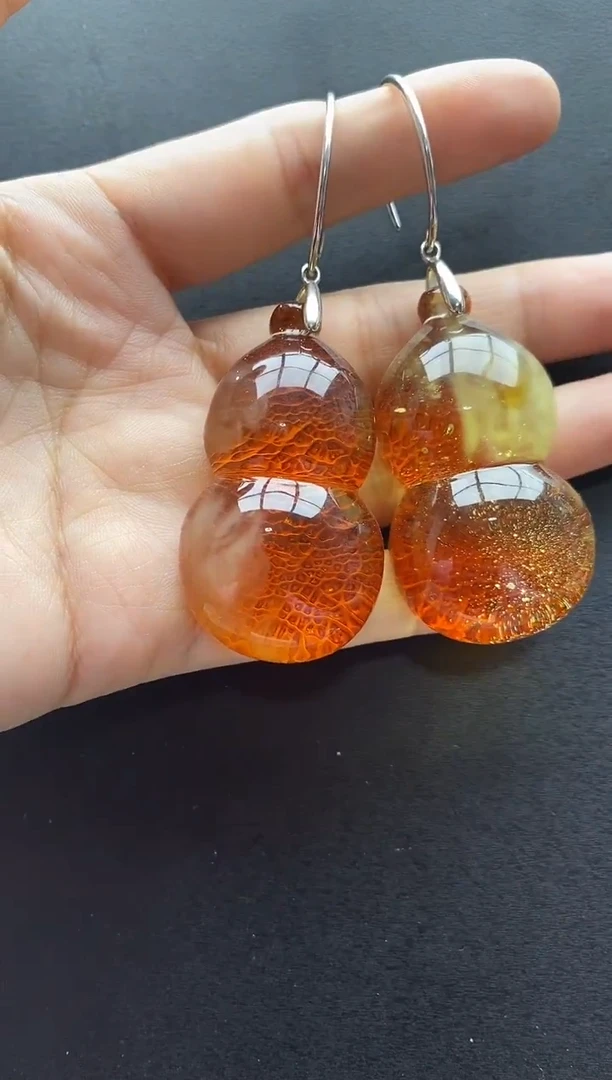 裸石琥珀未镶嵌耳坠