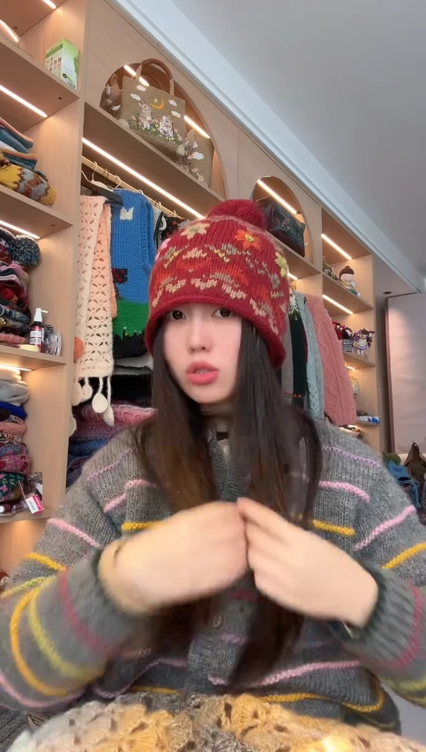 羊毛美利奴红色刺绣帽