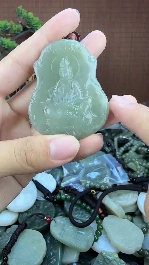 和田玉未镶嵌颈饰1